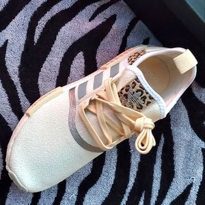 Womens Like new sneakers